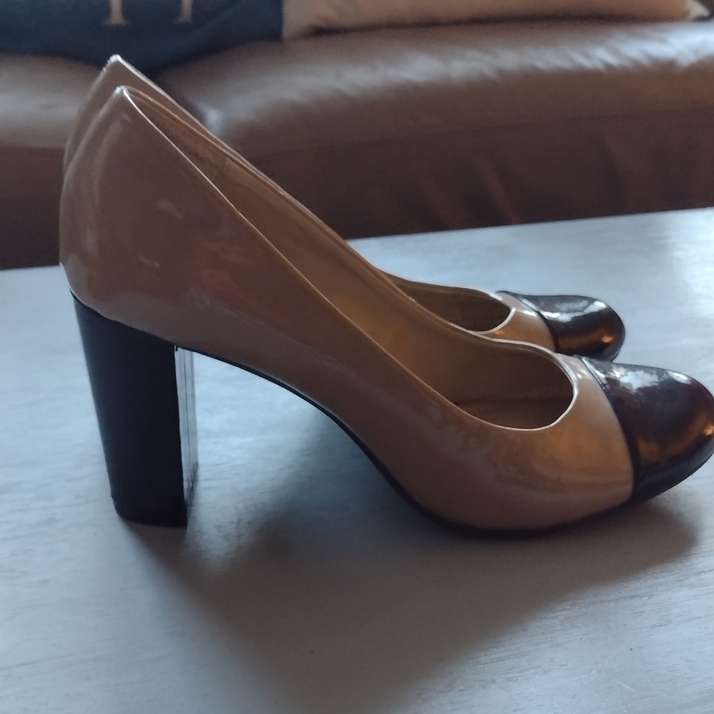 Bandalino Black & Tan Colorblock Heels